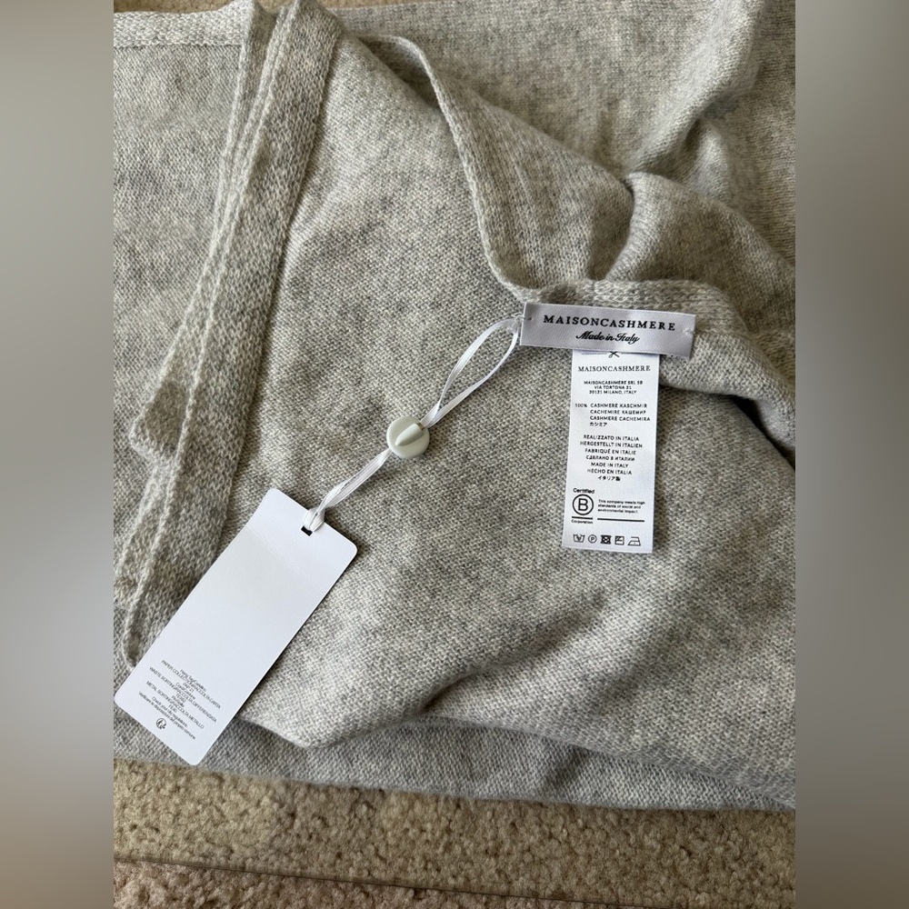 Italian Cashmere Wrap - Picture 5 of 8
